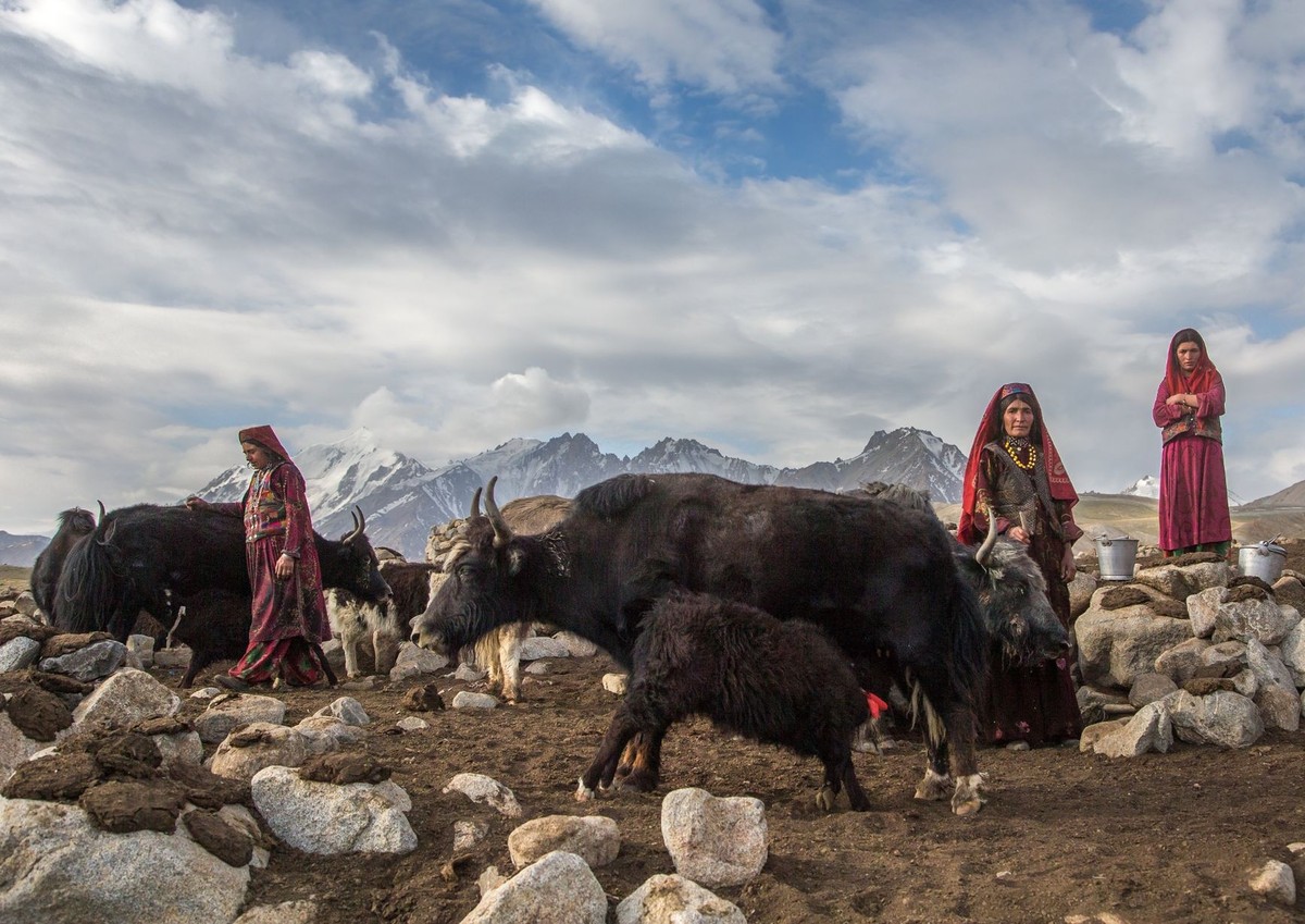 Những người dân thuộc  bộ tộc Wakhi ở Afghanistan sinh sống trên những ngọn núi cao với điều kiện khí hậu khắc nghiệt. Họ sống khá đơn giản và hầu như tách biệt với thế giới bên ngoài.